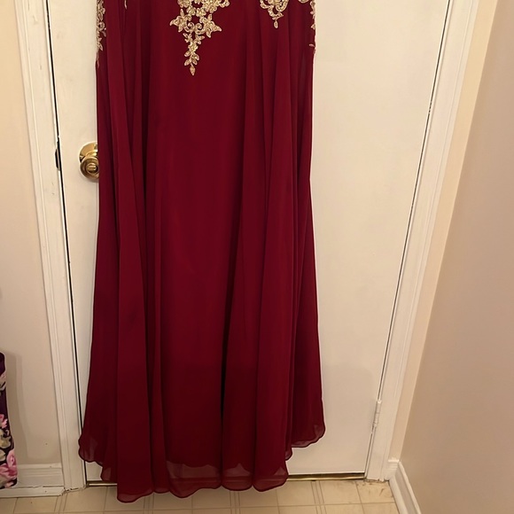 Stunning Embroidered Red & Gold Long Elegant Dress - Picture 4 of 5